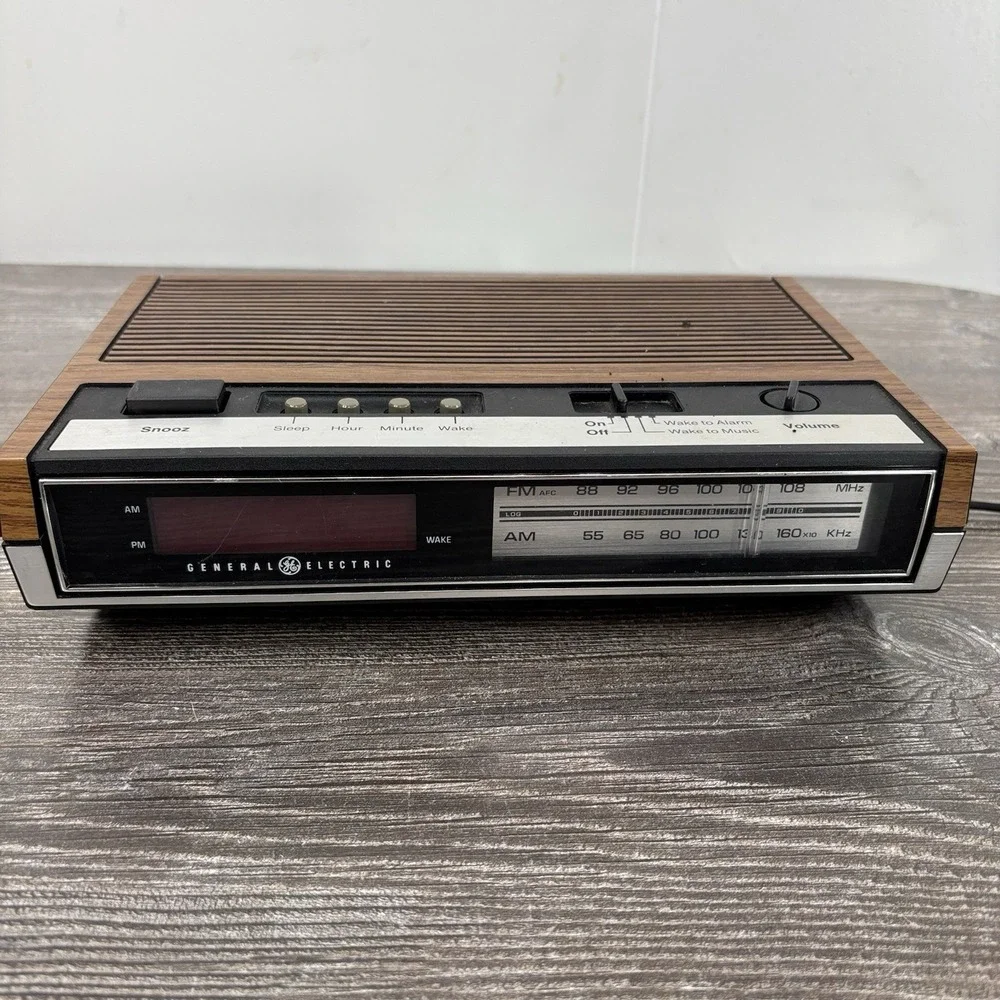 GE AM/FM Alarm Clock Radio Model 7-4633D General‎ Electric